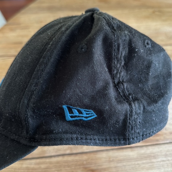 Quicksilver youth black baseball cap. Hardly worn. - Picture 3 of 4